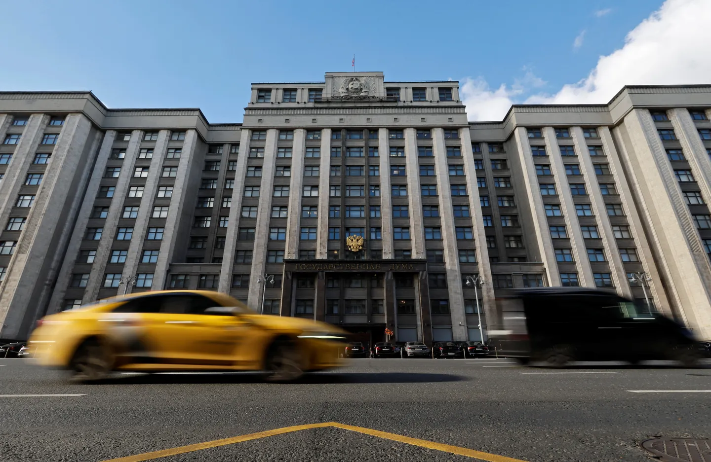 Депутаты РФ спорят из-за детей мигрантов
