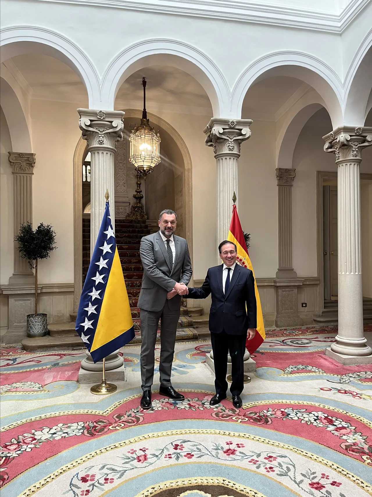 Konaković se sastao sa španskim kolegom Albaresom: Španija nastavlja punu podršku evropskom putu BiH
