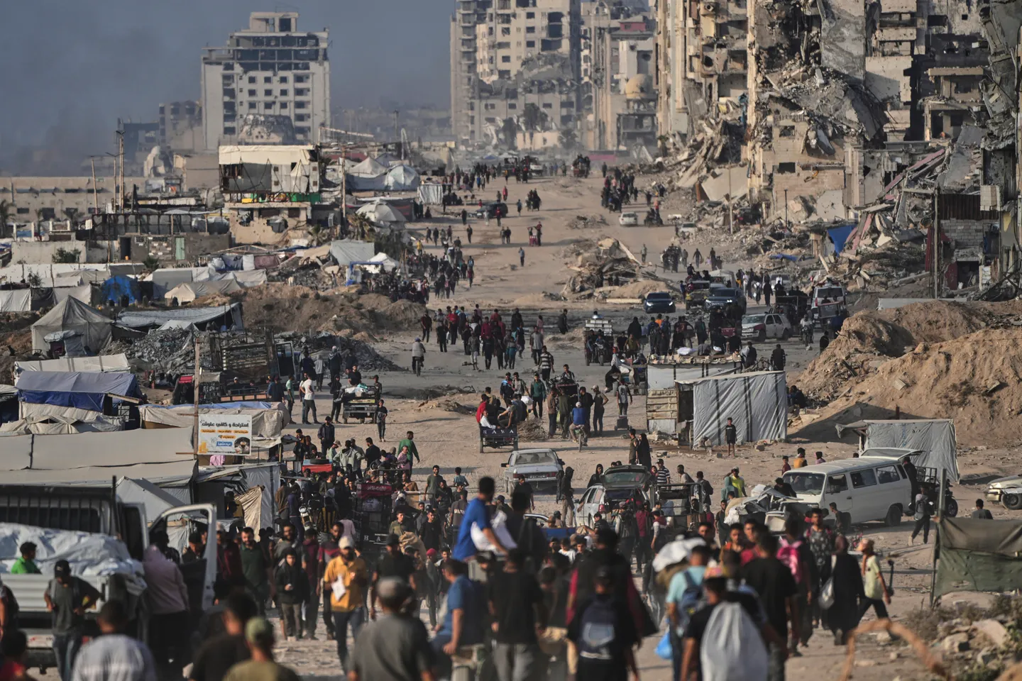 الاحتلال يقتل أكثر من 70 فلسطينياً بغزة في يوم بينهم مسعفون وجوعى يبحثون عن الطعام