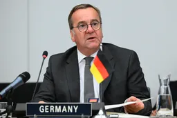 German defence minister visits Ukraine for talks on weapons support