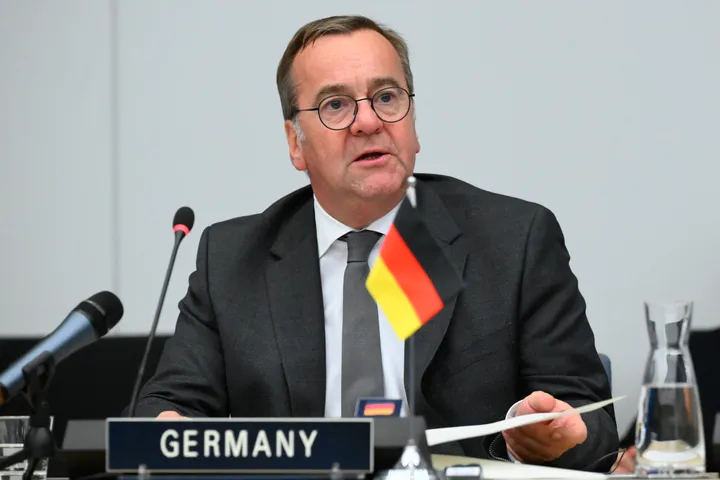 German defence minister visits Ukraine for talks on weapons support