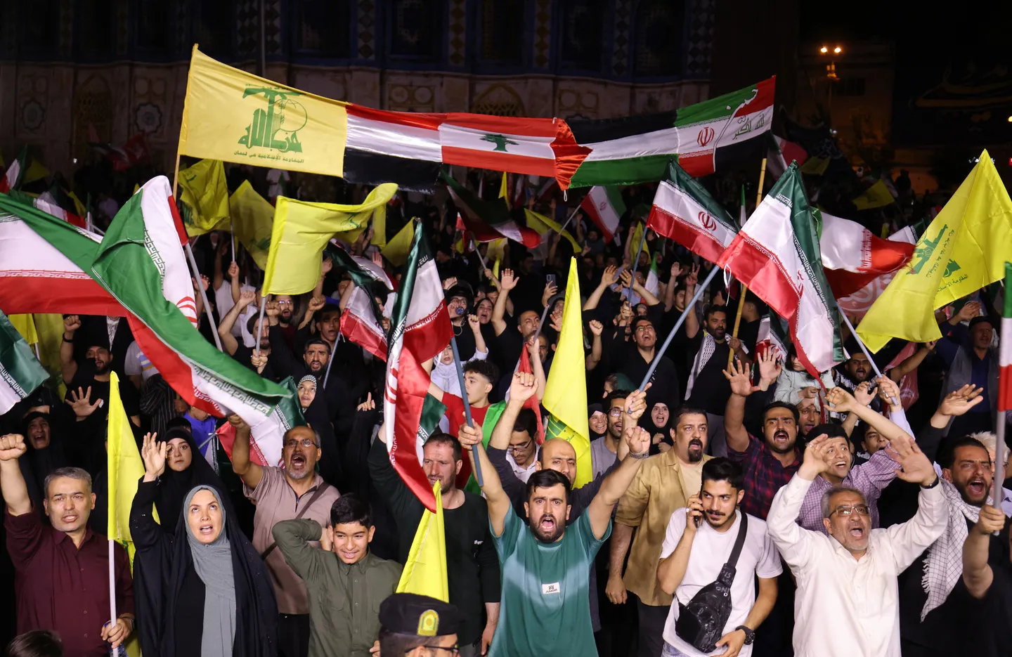 Građani Teherana na trgovima slave iranske napade na Izrael