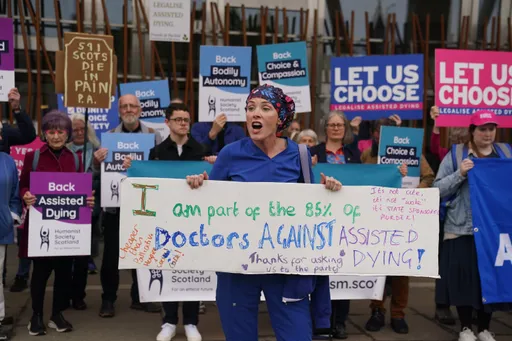 Muslimska läkare varnar för massavhopp från NHS inför debatt om Storbritanniens lag om dödshjälp