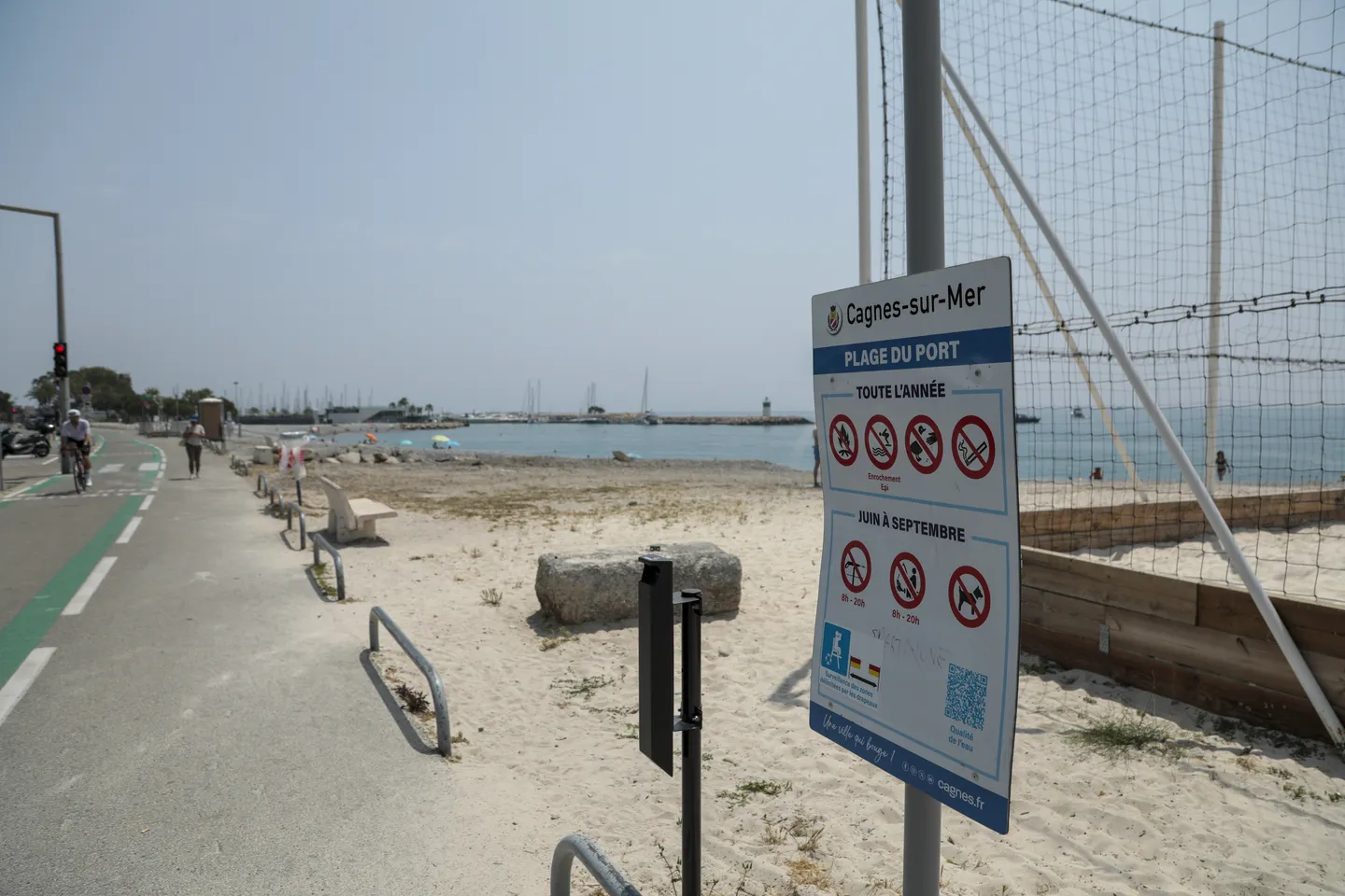 Francuska uvodi zabranu pušenja na plažama od jula