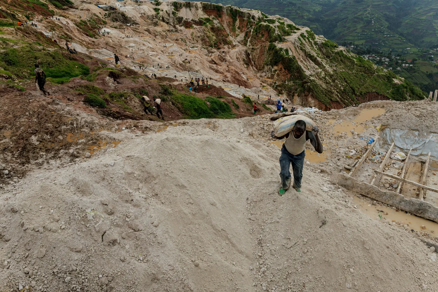 Rebel-held coltan mine collapses in DR Congo killing 16