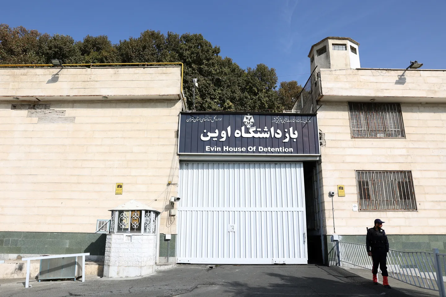 Israël attaque la célèbre prison d'Evin à Téhéran
