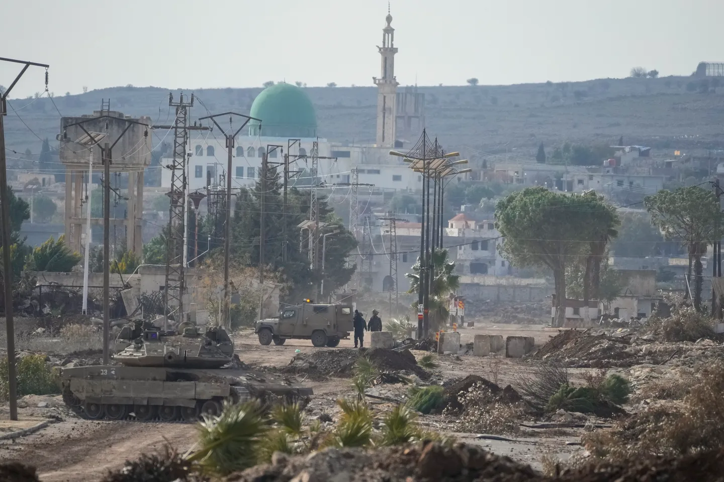 Israeli forces raid in southern Syria, abduct civilians for 'interrogation'