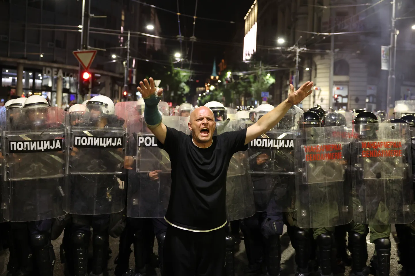 Белград перекрыт: протестующие требуют отставки правительства