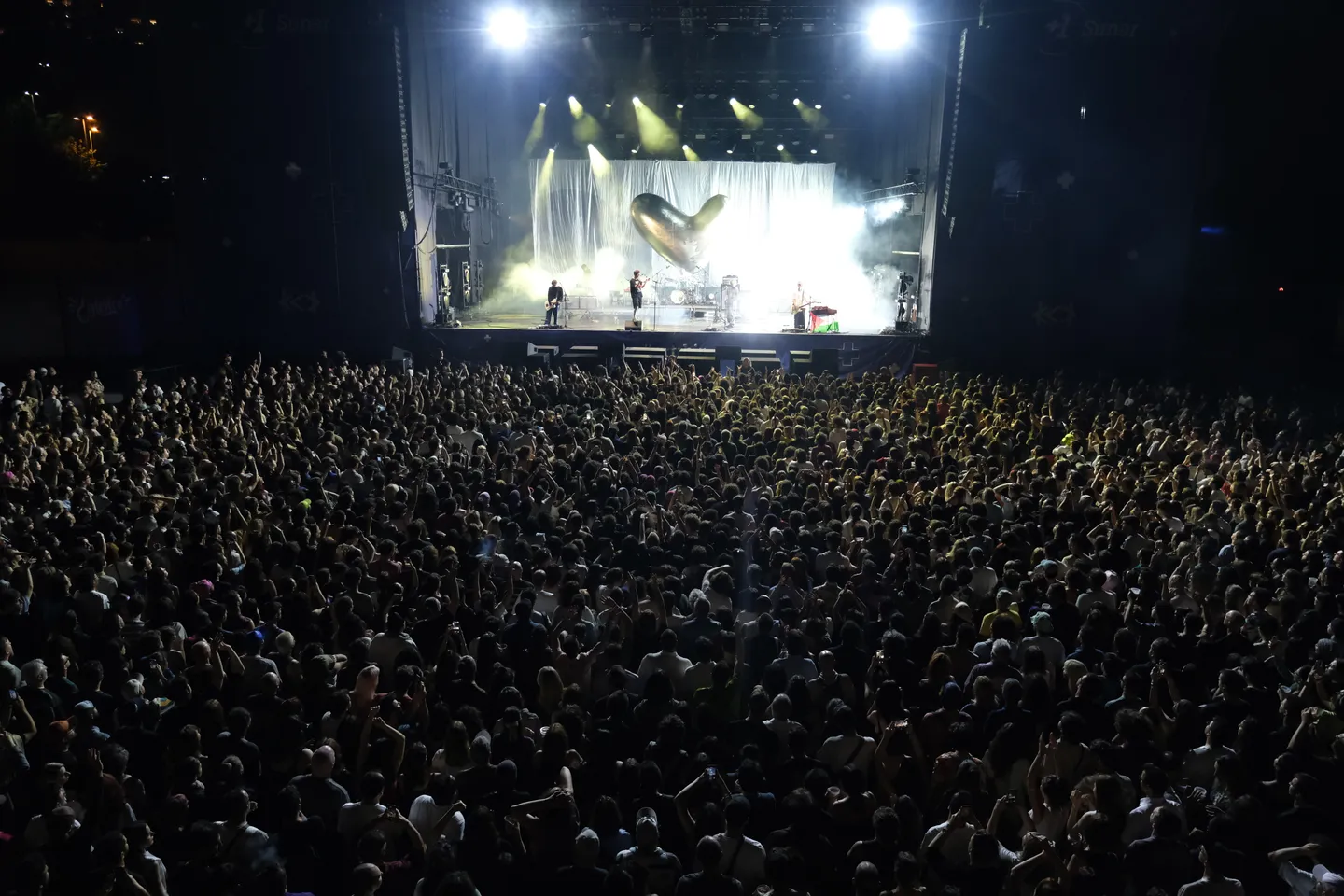 Irish band Fontaines DC voices solidarity with Palestine at Istanbul debut