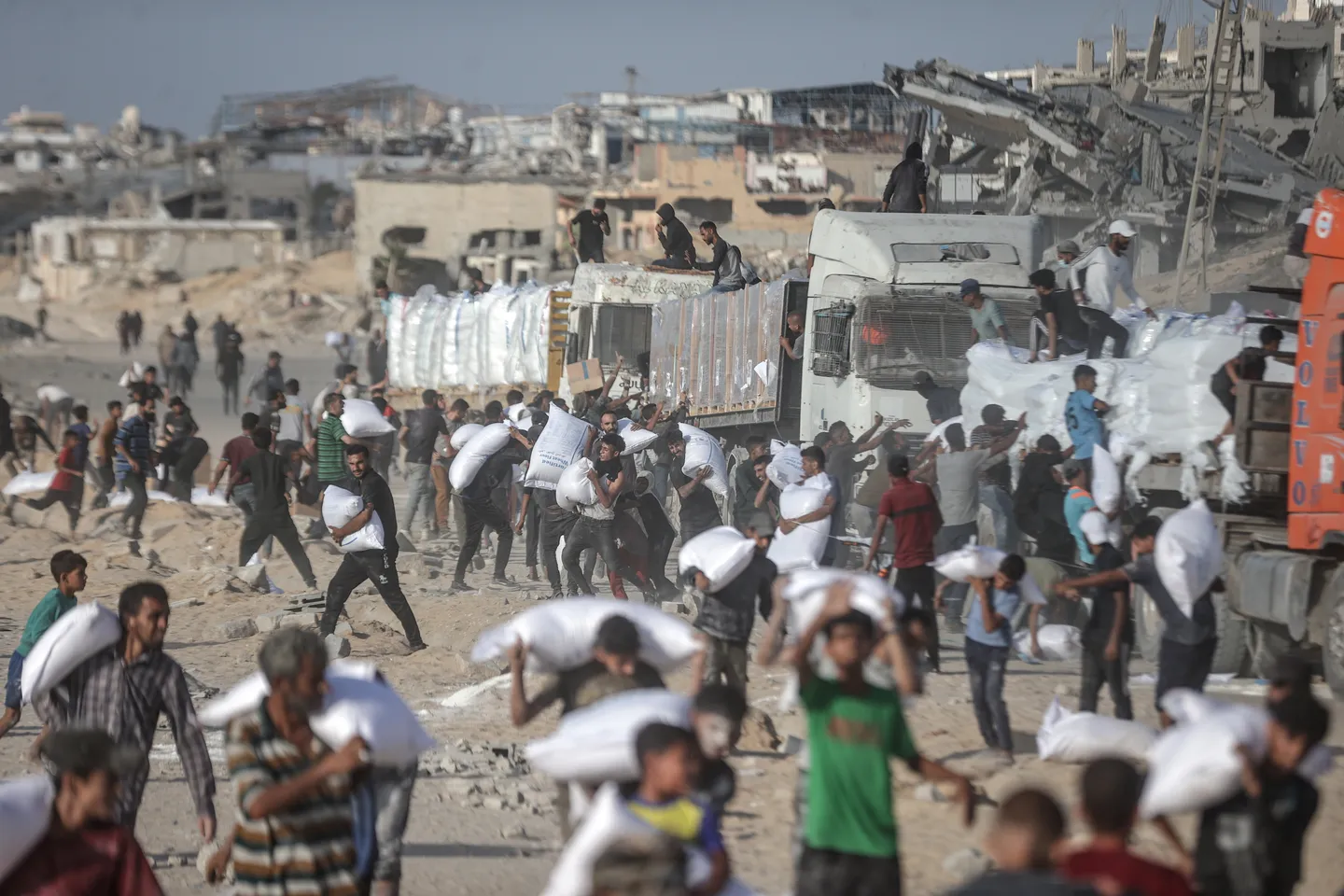 الرصاصة أولاً ثم الرغيف.. مأساة الفلسطينيين في نقاط توزيع المساعدات