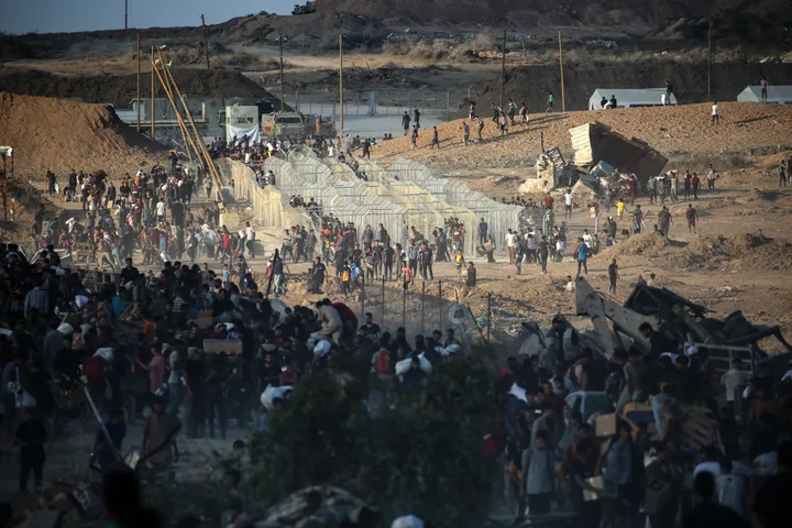 US contractors fire live rounds as desperate Palestinians seek food in Gaza