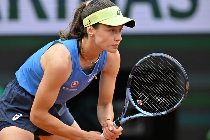 Zeynep Sonmez hace historia en Wimbledon como la primera tenista turca en alcanzar la tercera ronda