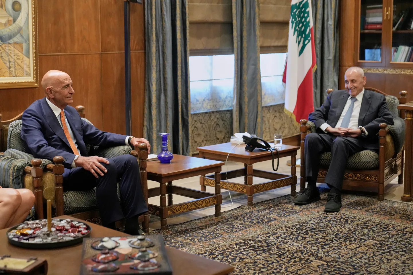 "تلتزم تحقيق السلام مع لبنان".. المبعوث الأمريكي يدافع عن إسرائيل رغم اعتداءاتها المتواصلة