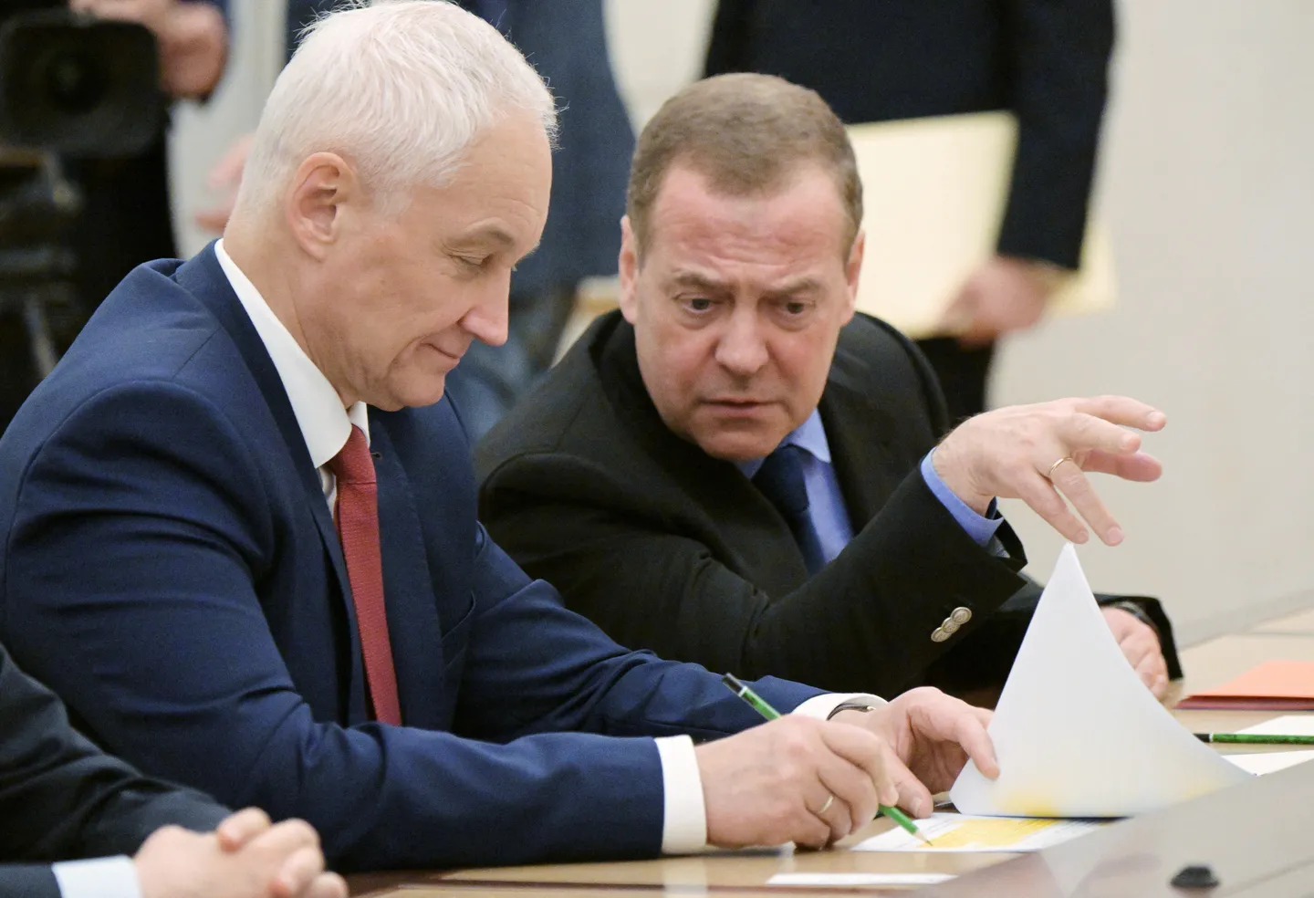 Медведев посоветовал игнорировать Трампа