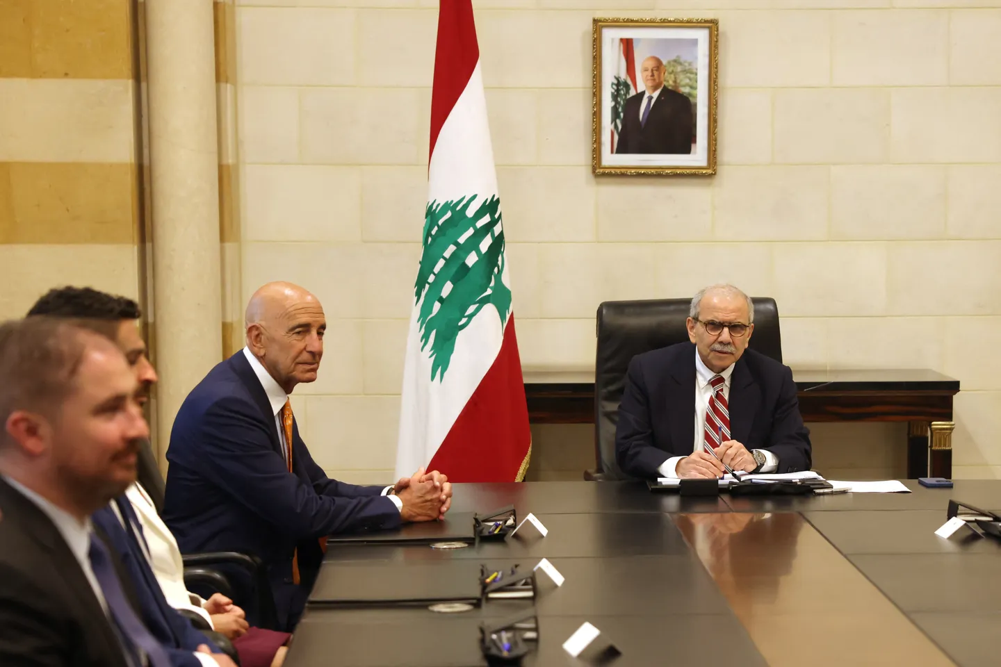 زيارة باراك إلى بيروت.. نافذة تفاوض أم جولة ضغط جديدة؟