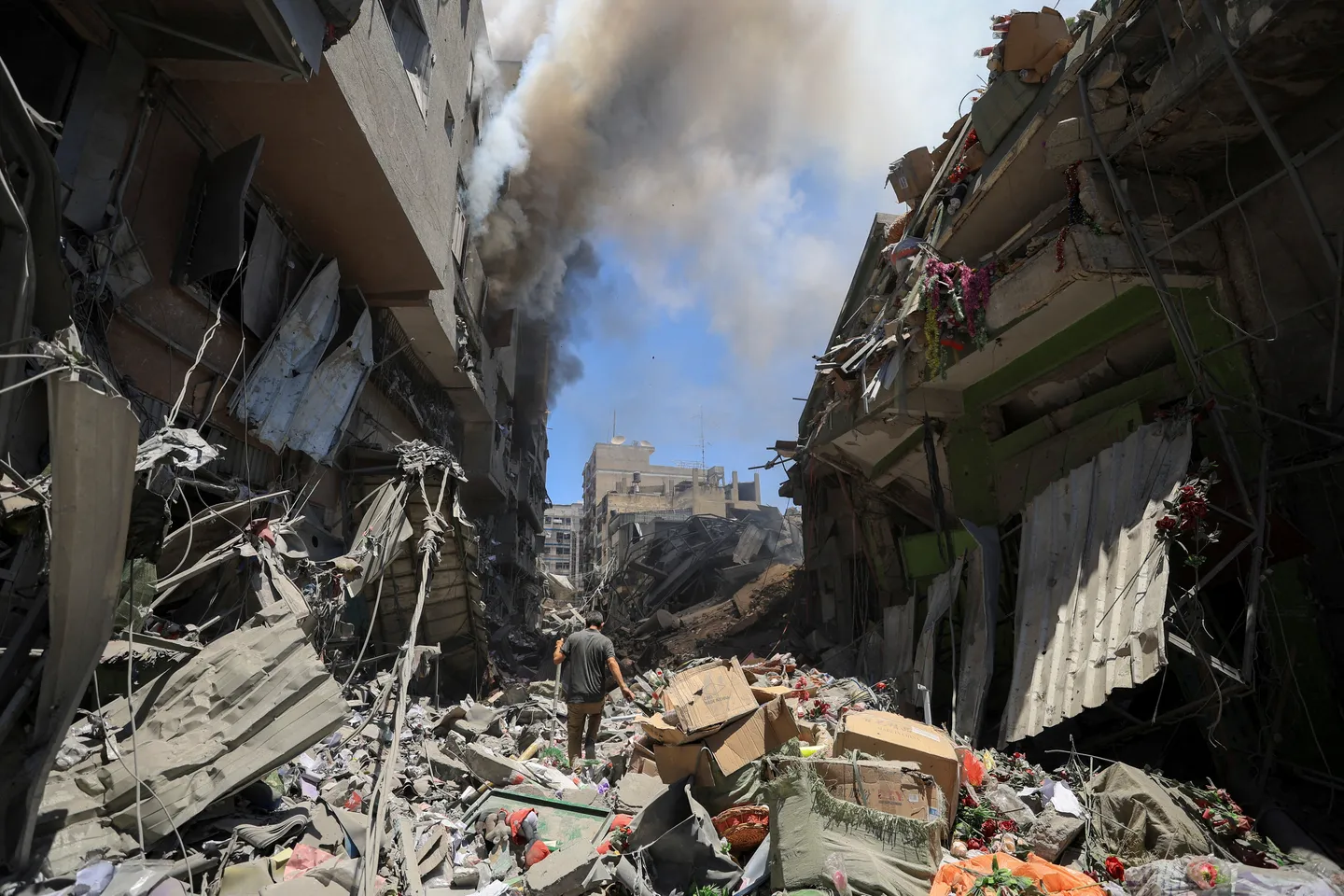 ارتفاع حصيلة شهداء غزة إلى 57 ألفاً و680 شخصاً.. وتحذيرات من خروج المستشفيات من الخدمة خلال ساعات