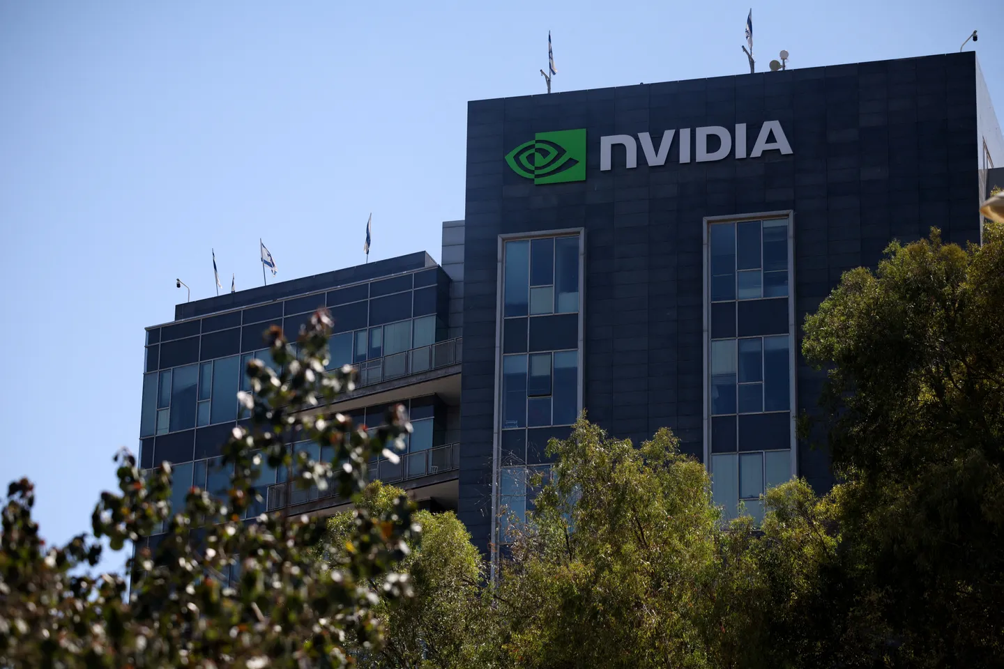 الأولى في العالم.. ما دلالات وصول قيمة شركة Nvidia إلى 4 تريليونات دولار؟