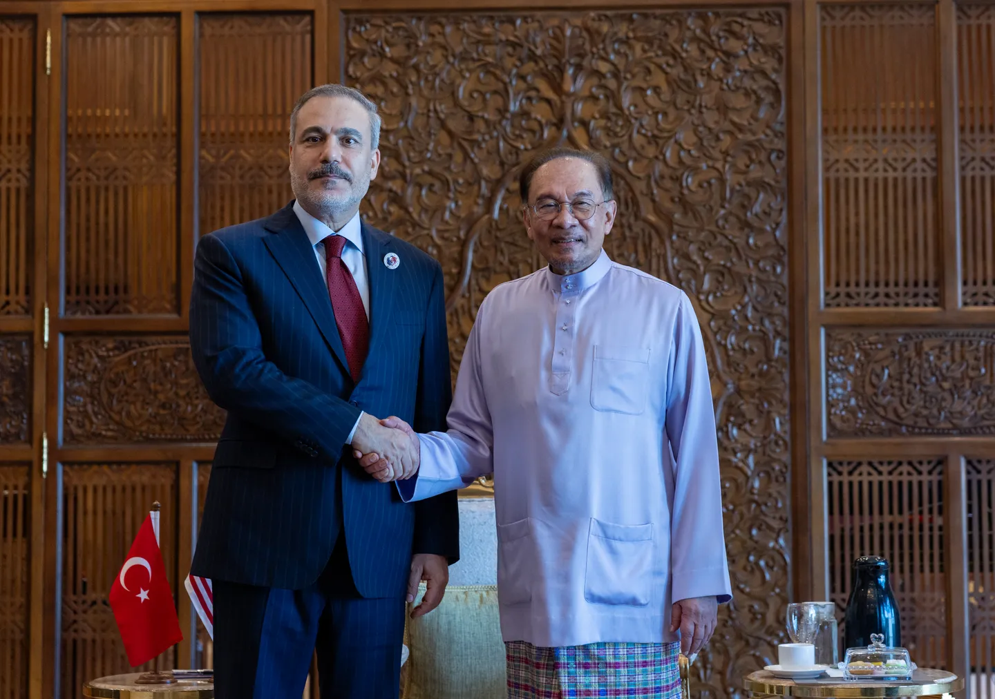 Ministri i Jashtëm turk takohet me kryeministrin e Malajzisë në Kuala Lumpur