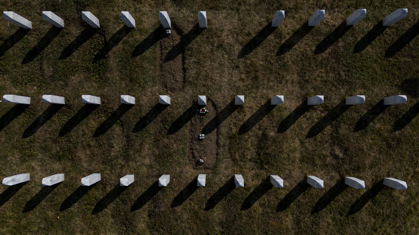 Tišina﻿ u Potočarima: Nišani ostaju kao trajni svjedoci genocida u Srebrenici