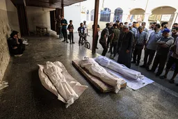 La masacre sigue en Gaza, mientras la tregua se tambalea ante las exigencias de Israel