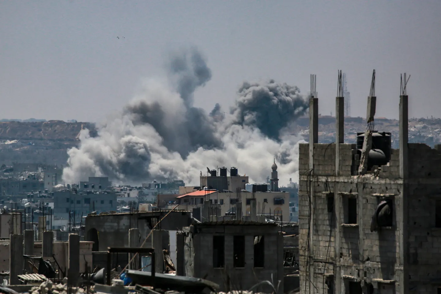 Aumentan los esfuerzos para tregua, dice Qatar, pero Israel ordena evacuar Gaza y sigue bombardeando