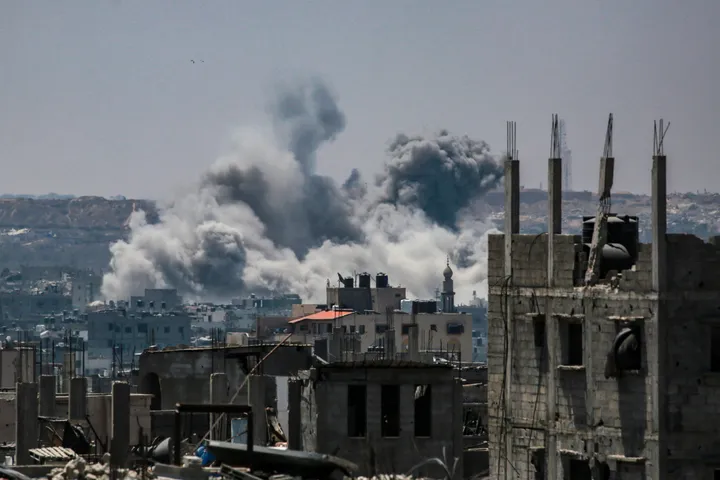 Aumentan los esfuerzos para tregua, dice Qatar, pero Israel ordena evacuar Gaza y sigue bombardeando