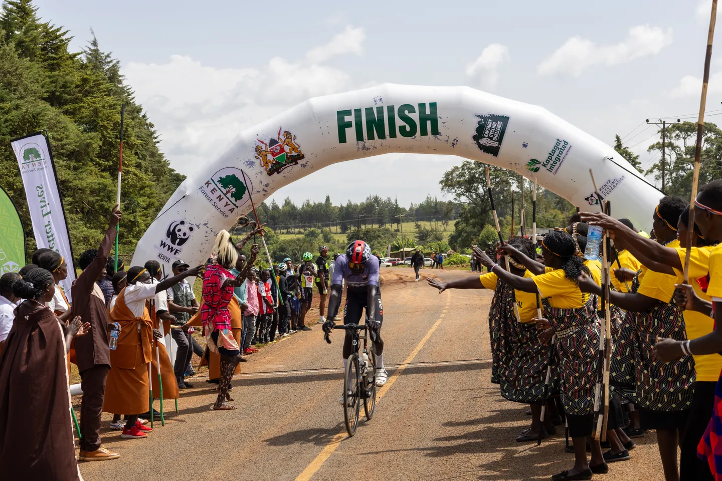 La force des pédales rencontre un objectif vert dans la course à la conservation des forêts du Kenya