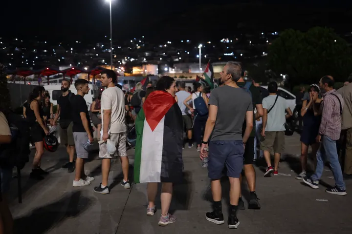 Stotine Grka na protestu u luci Pirej kako bi blokirali isporuku vojne opreme Izraelu