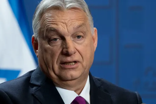 ЕС «разлагается»: Орбан грозит выходом из союза