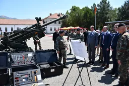 Maqedonia e Veriut promovoi obusët e rinj që siguroi nga Türkiye