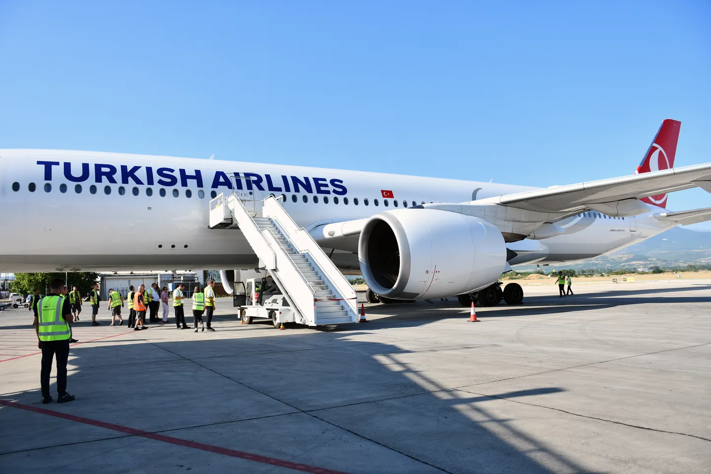 Airbus A350 i Turkish Airlines ateron për herë të parë në Shkup, me atletët turq për EYOF 2025