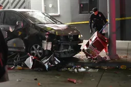 Vozilo uletjelo u gomilu u Los Angelesu, povrijeđeno 30 ljudi