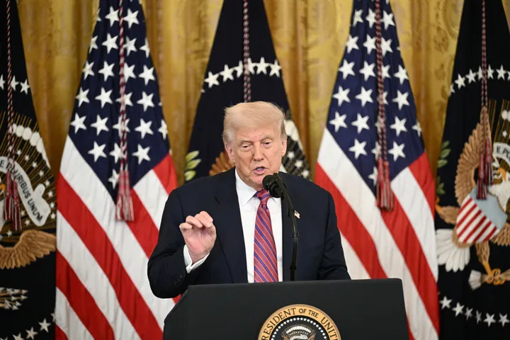 Трамп Ресейден мұнай сатып алатын Қытай, Үндістан және Бразилияға кедендік салық енгізеді