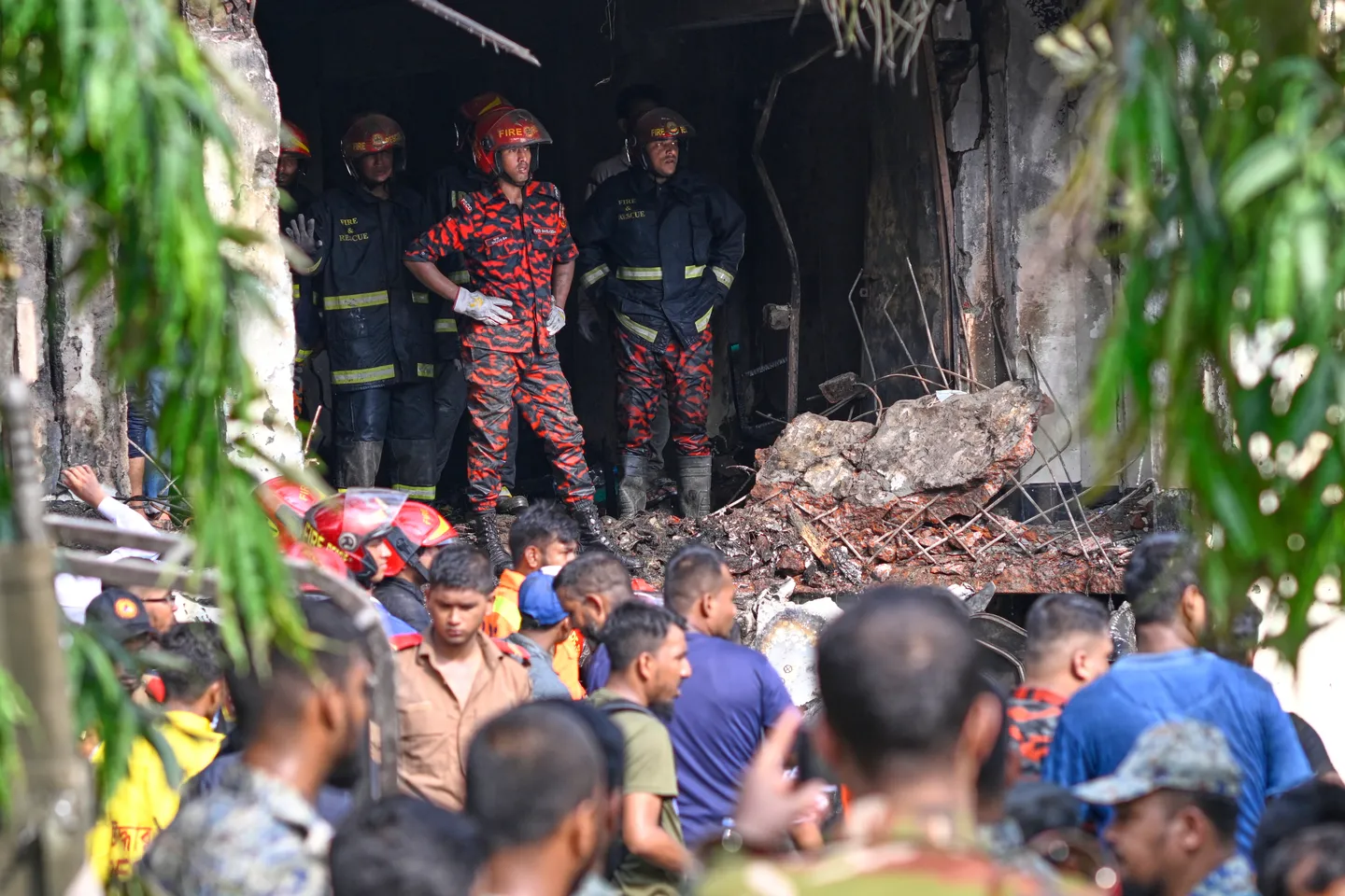 Militärflugzeug auf Schule gestürzt: 16 Tote in Bangladesch