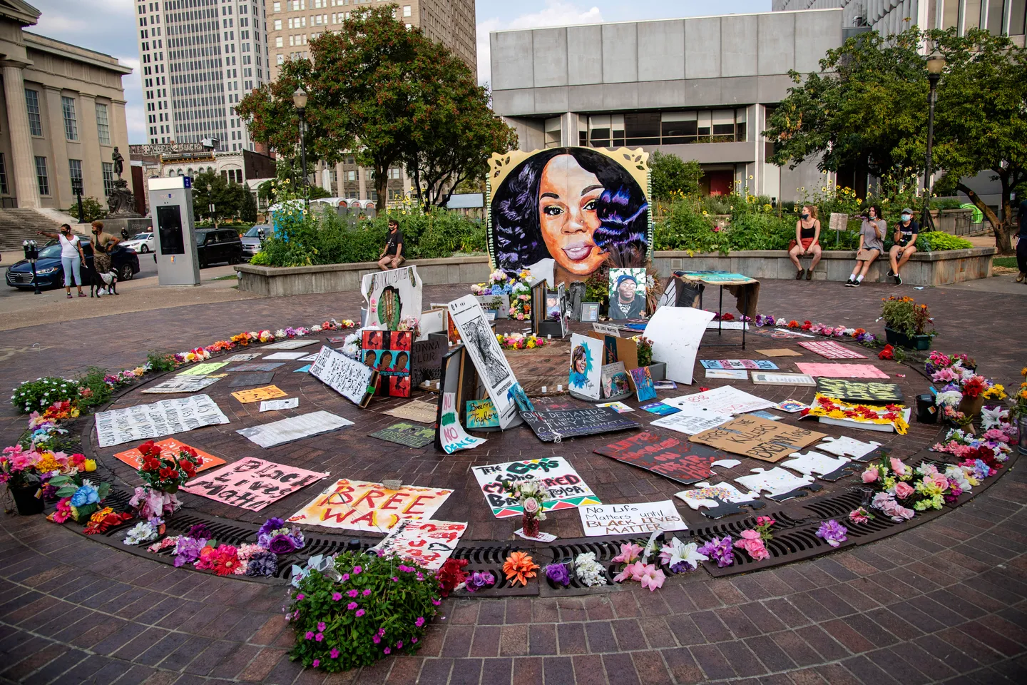 Former US police officer sentenced to 33 months for violating Breonna Taylor's civil rights