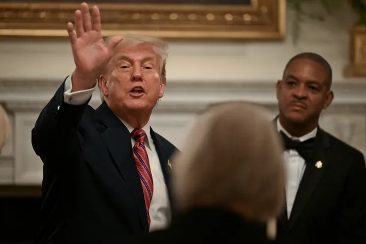 Trump menace  de frapper à nouveau les sites nucléaires iraniens “si nécessaire”