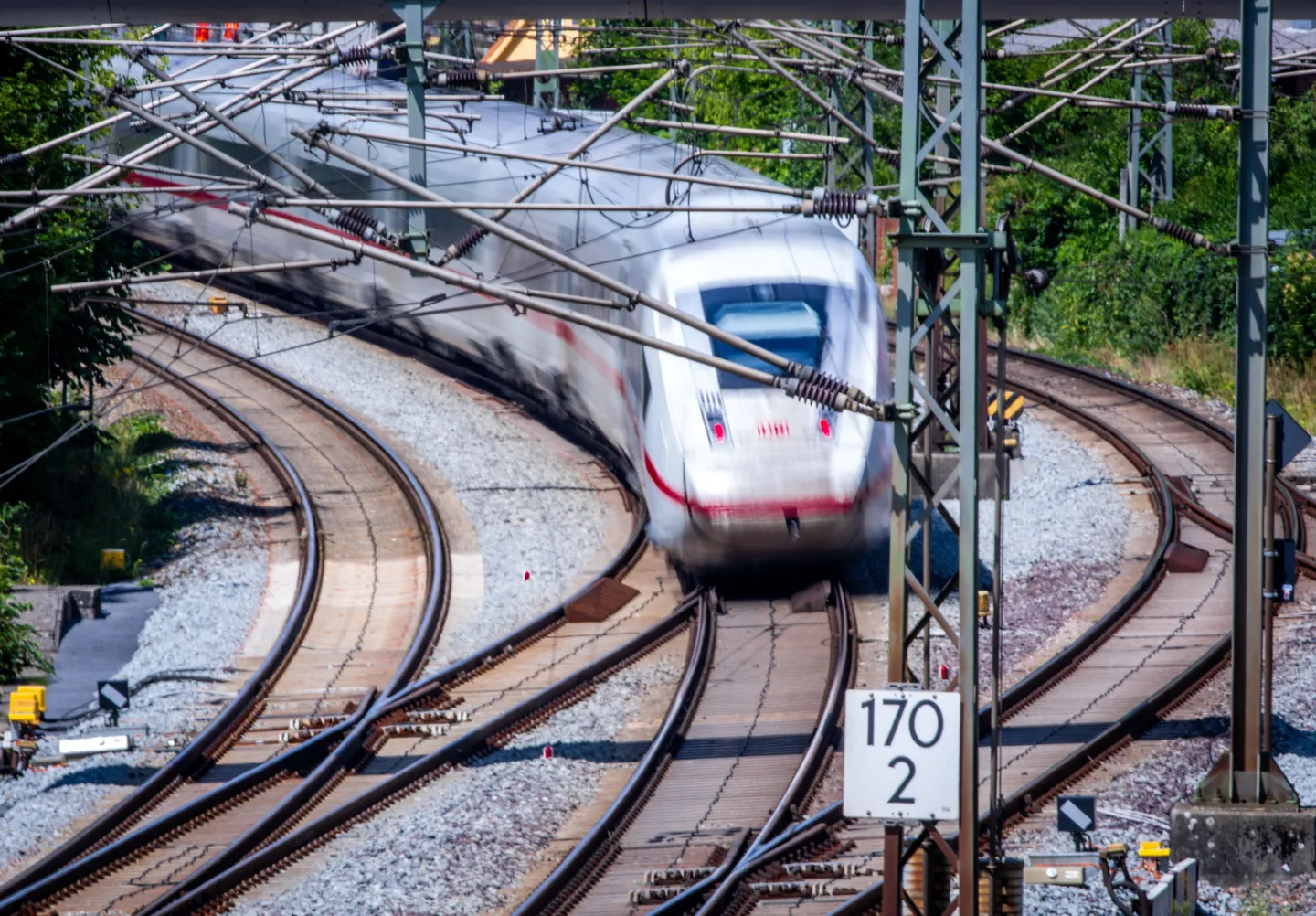 Bahn im ersten Halbjahr mit dreistelligem Millionenverlust