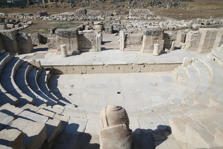 Türkiyənin Laodikeya antik şəhərində 2 min illik məclis binası aşkar edilib