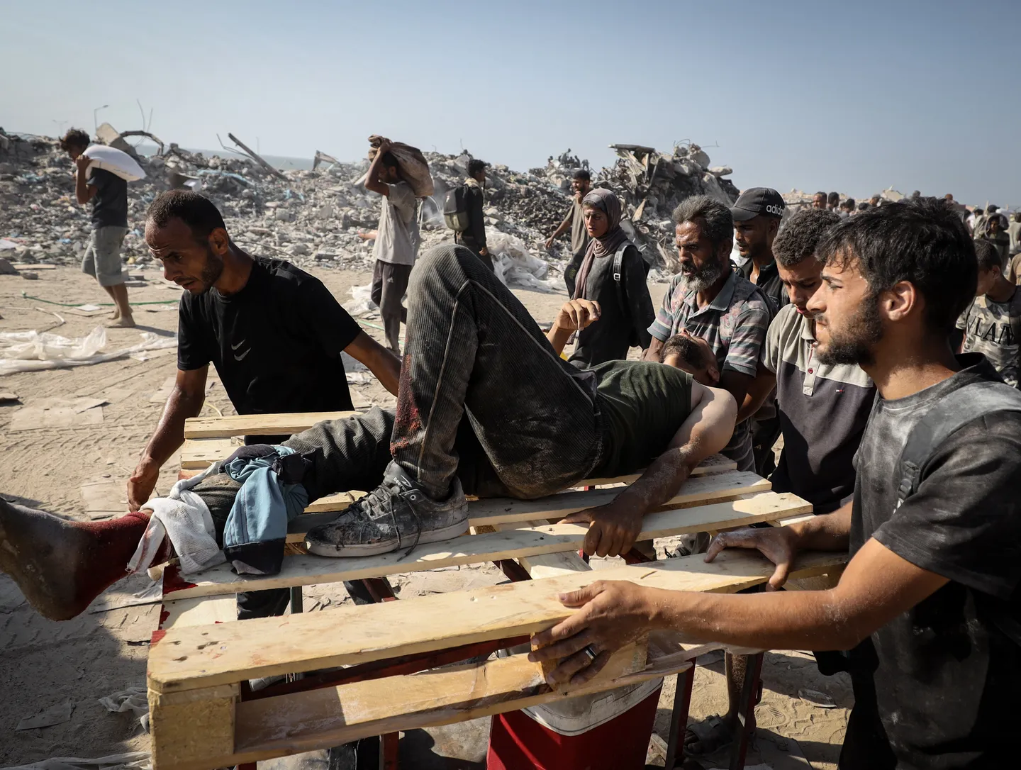 U napadima Izraela na Gazu ubijeno 20 Palestinaca, 15 u redu za pomoć