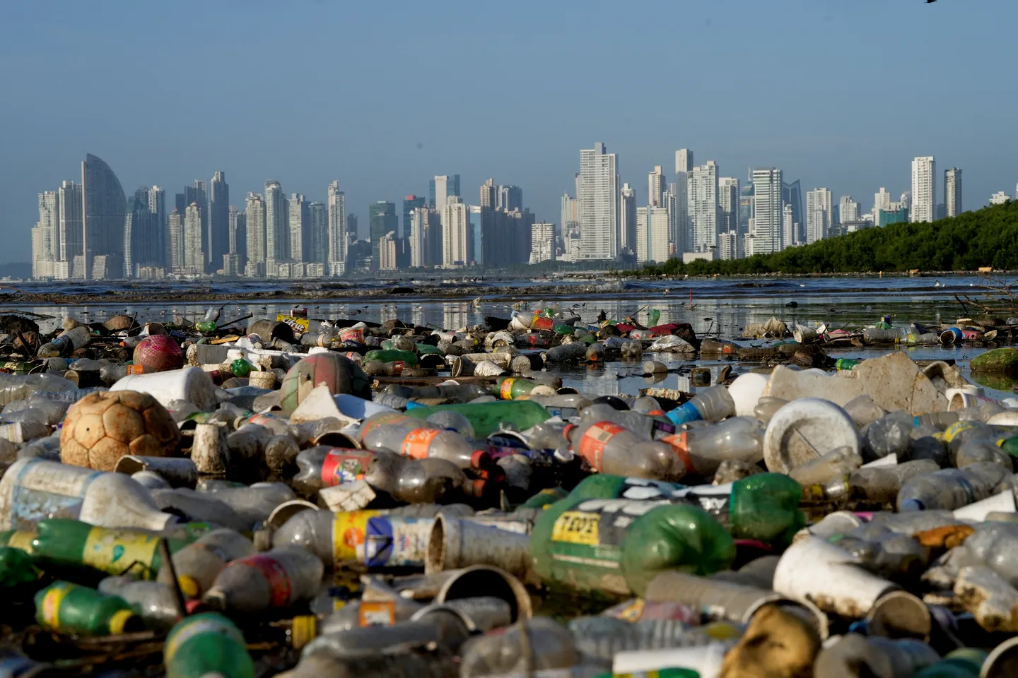 Mounting plastic crisis sets stage for landmark treaty