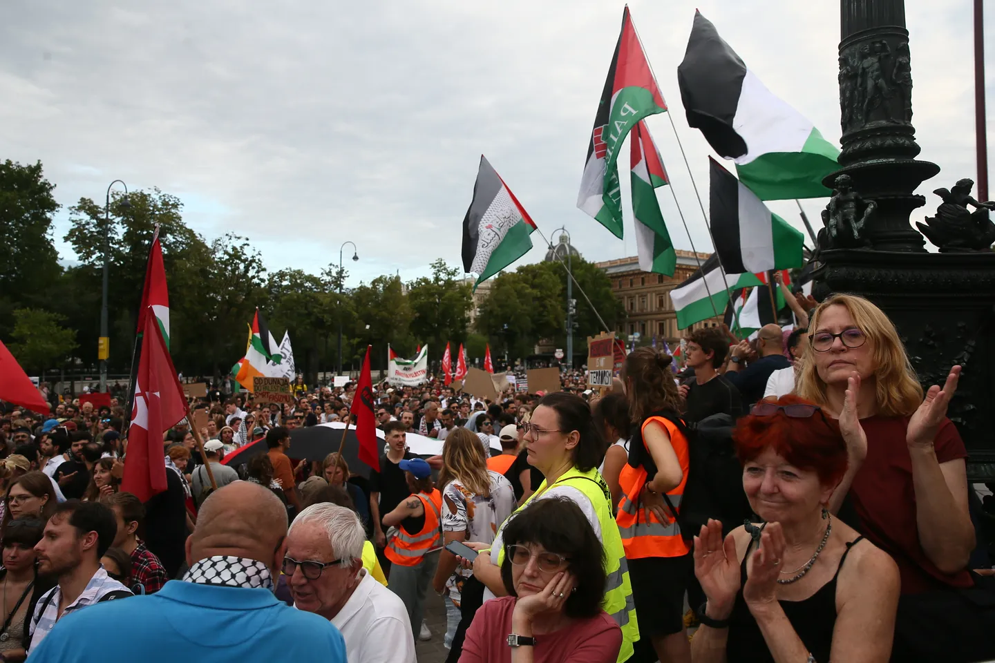 Стотици палестински поддржувачи протестираа во Виена против израелскиот геноцид во Газа