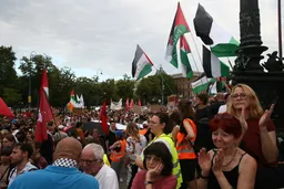 Стотици палестински поддржувачи протестираа во Виена против израелскиот геноцид во Газа