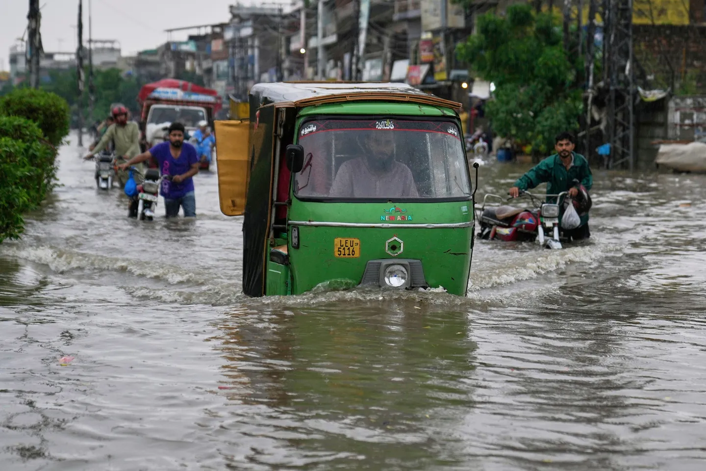 Banjir monsun mematikan di Pakistan yang menewaskan lebih dari 300 orang diperparah oleh krisis iklim: studi