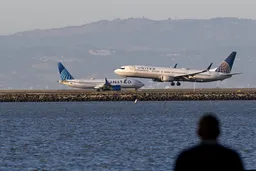 Tehnički kvar prizemljio letove United Airlinesa, izazvavši stotine kašnjenja
