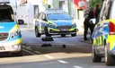 Mann greift mit Messer Passant an - Polizei schießt