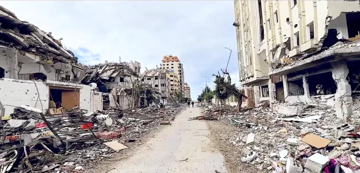 In 'The Phoenix of Gaza', Alhelou shows us the city before it was buried beneath bombs