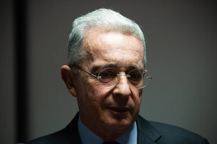 ¿Qué implica la condena al expresidente Uribe para Colombia y cómo impactará las elecciones de 2026?