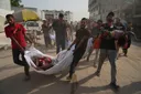 Devetero Palestinaca ubijeno u novim izraelskim napadima na Gazu i Khan Younis