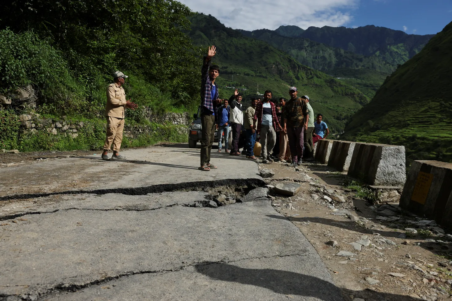 Toll of India Himalayan flood likely to be at least 70