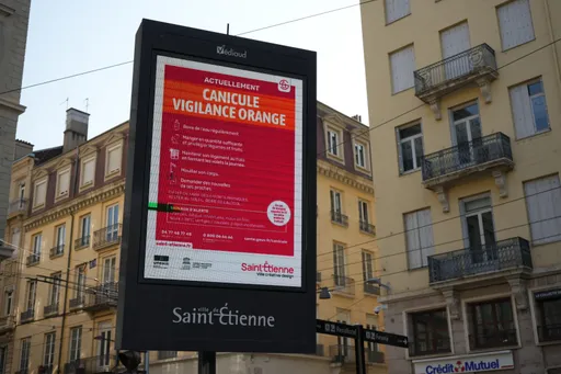 Alarm i kuq për 14 provinca në Francë, temperaturat tejkalojnë 40 gradë Celsius